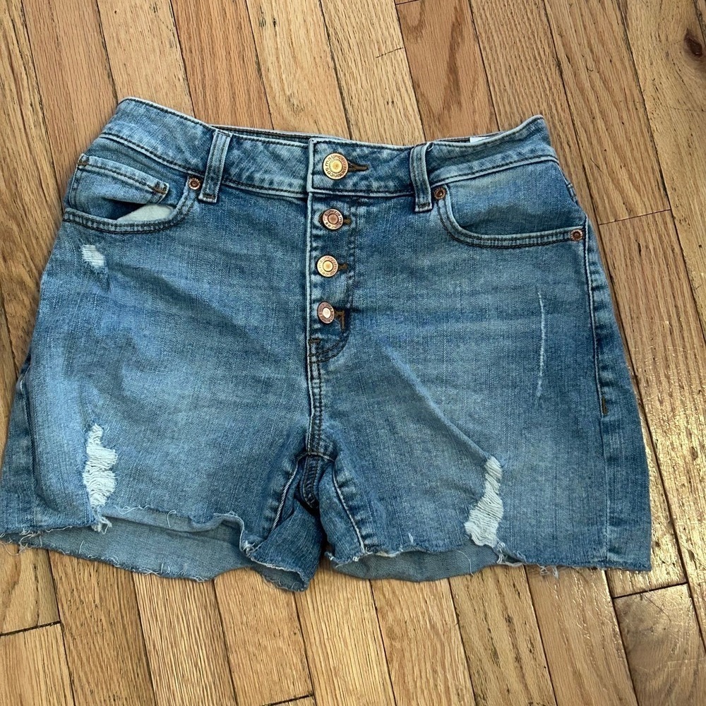 M Jeans by Maurices Shorts Size 8 High Rise Distressed Blue (30x4 Fit) T16-9